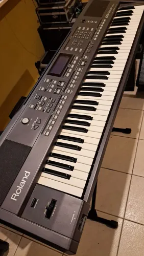 Teclado Roland EXR7s arranjador