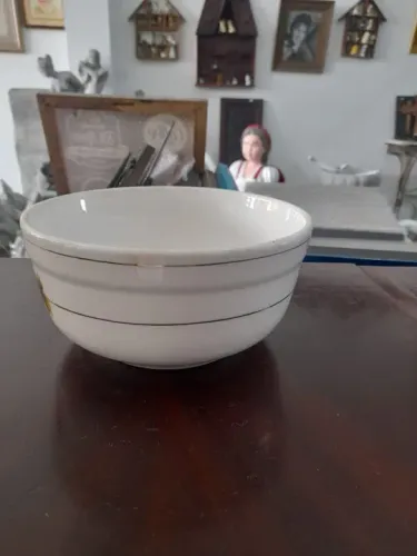 Tigela em porcelana Oxford com detalhes decorativos