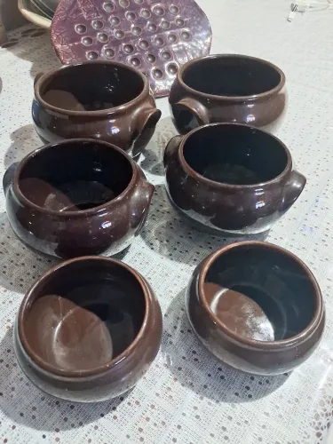 Conjunto de cumbucas de cerâmica marrom