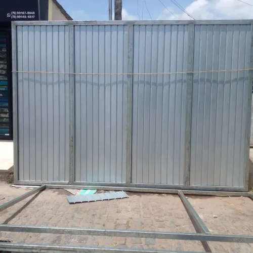 Portão medindo 4.5m lgr. por 3.15m atr. 100% galvanizado metalon 50 por 50 chapa baguete