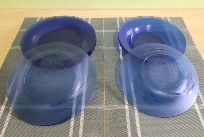 Pratos rasos (06) e pratos fundos(03) de vidro azuis- Nadir Figueiredo 