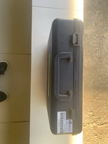 2 microfones sem fio. Marca Vokal acompanha caixa.
