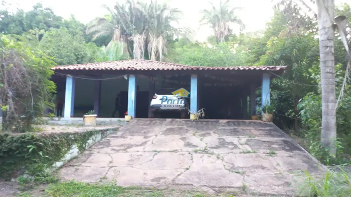 EXCELENTE SITIO COM CASA GRANDE, CASA DE MORADOR, PISCINA. COM 12 HECTARES
