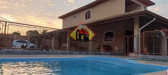 Chácara à Venda em Taubaté Estrada dos Remédios, 4 Dormitórios (2 Suítes, 1 Master), Lago