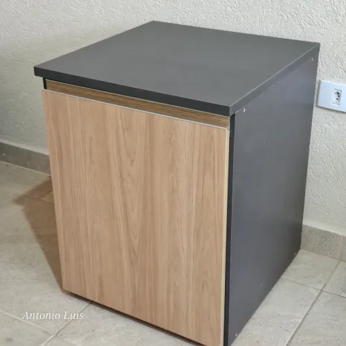 Armário baixo para escritório. 