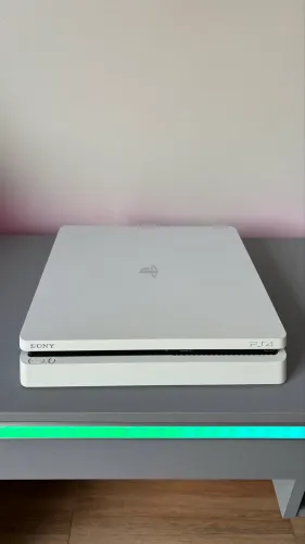 PS4 Slim Glacier White 1TB - Com Defeito (Para retida de peças)