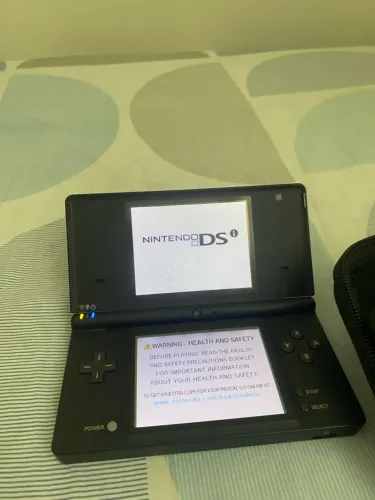 Nitendo dsi desbloqueado e com 6 cartuchos incluindo maleta e carregador 