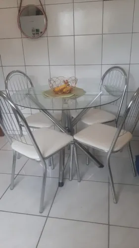Mesa com 4 Cadeiras - Excelente Estado!