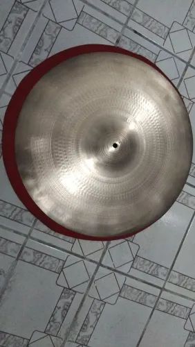 Prato zildjian Avedis Médium usado em bom estado