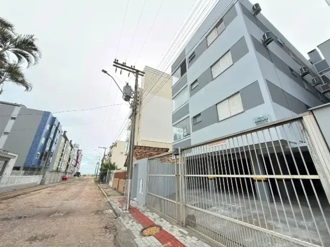 Apartamento em Laguna, 2 Quartos, Prox. da Praia. Mobiliado. 