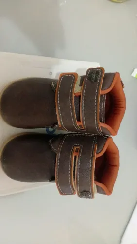 Vendo uma bota infantil nova