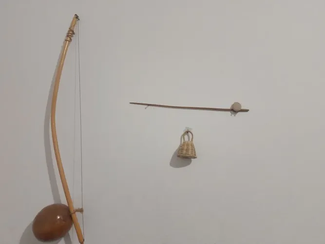 Berimbau e caxixi infantil ótimo estado 