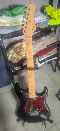Guitarra Tagima com captadores Malagoli