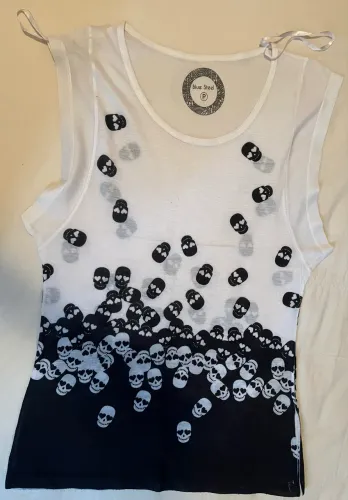 Blusa regata com estampa de caveiras Renner