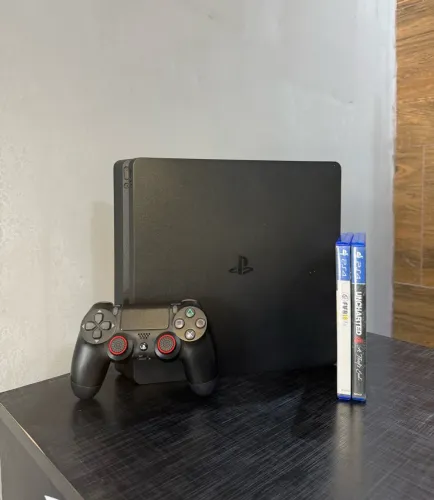 PS4 Slim - 1TB + 2 Jogos *VERSÃO 13.50*
