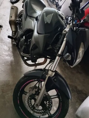 Moto CB 300 ,em ótimo estado,DOC em dia , recibo na mão pra transferir