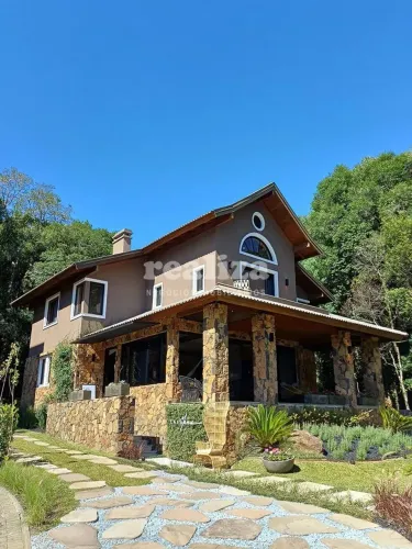 MARAVILHOSA CASA NO CONDOMÍNIO SAINT MORITZ
