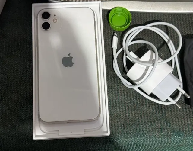 Vendo iPhone 11 tudo original 