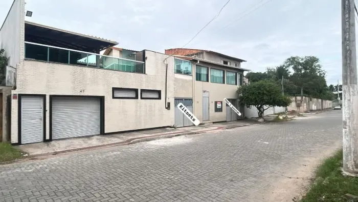 ALUGA KITNETS E CASA