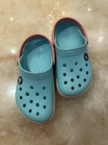 Crocs tamanho 28