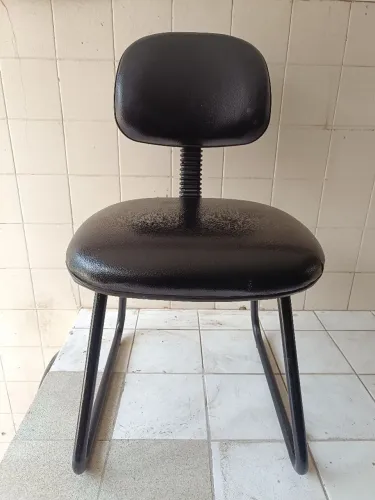 Cadeira fixa sem braço