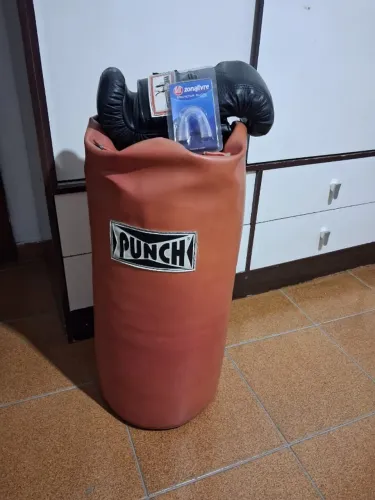 Luvas de Muay Thai/Boxe - par + Protetor Bucal + Saco de pancadas