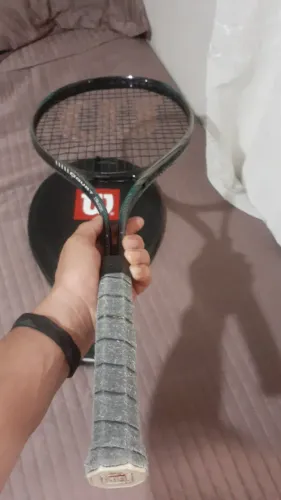 Vendo raquete de tênis profissional 