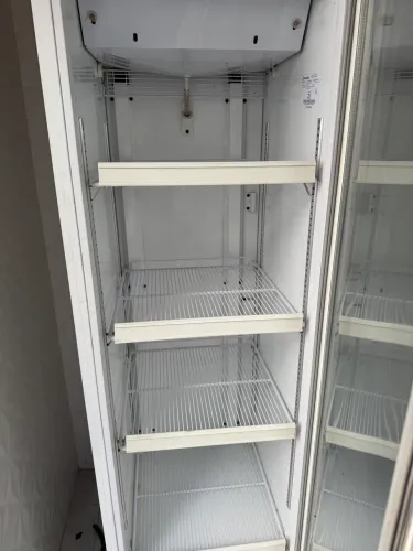 Expositora refrigerador de bebidas Metalfrio