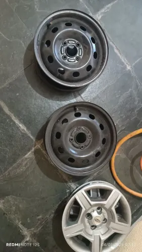 Ótimo jogo de roda com calotas linha Ford 