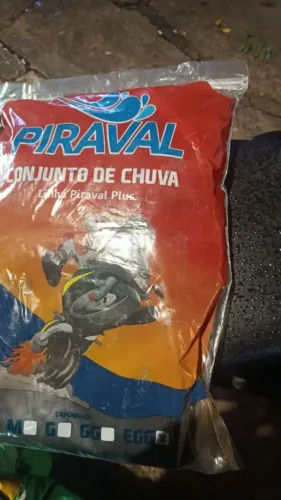 Capa de chuva EGG usada 2x