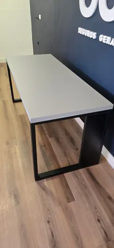 Mesa Escritório/ nova/ zerada/ 1,50 x 70cm