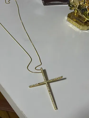 Colar com crucifixo em ouro 18k R$3.000