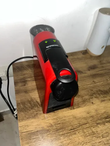 Nespresso Essenza C100