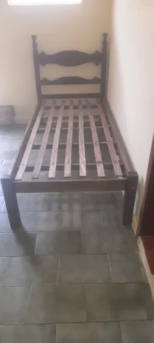 Cama de solteiro sucupira