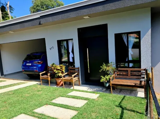 Casa nova, térrea, estilo contemporâneo. 3 suites mais 4 dorm opcional com piscina segutra