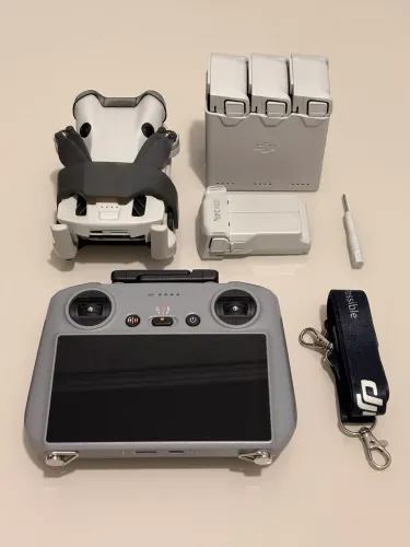 DJI Mini 4 Pro Fly More Combo 4 baterias + Controle com Tela