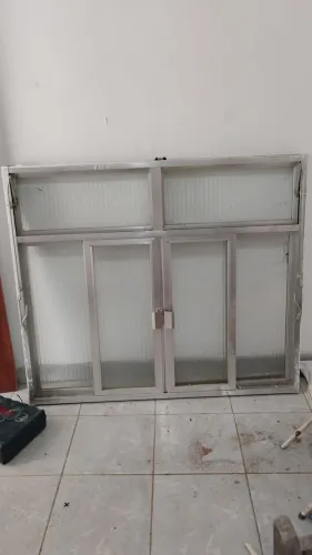 Janela de alumínio