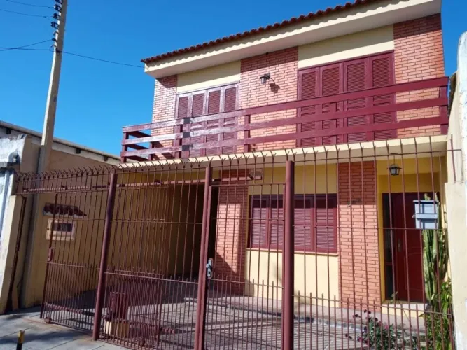 Sobrado à venda no Fragata com 262m², 5 dormitórios, 2 salas, copa, lareira, churrasqueira