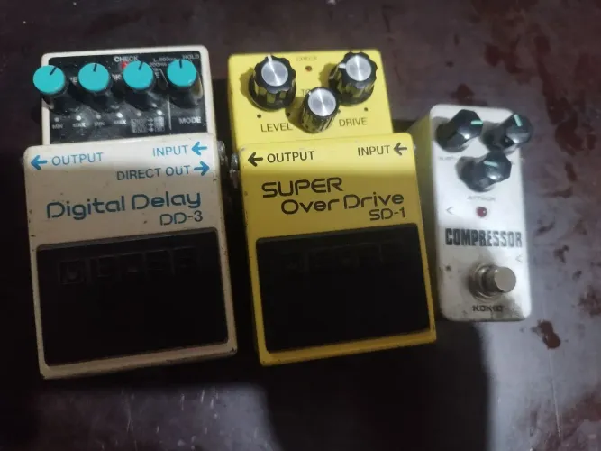 Pedal Delay e Overdrive Boss