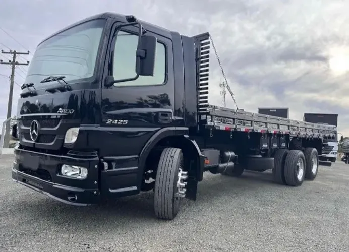 Mb atego 2425 2012 6x2 carroceria particular