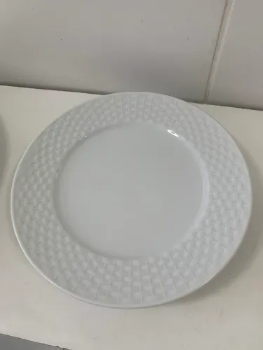 Conjunto de pratos incompletos. Cada conjunto 50 reais 