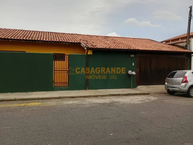 Casa à venda com 03 quartos no Vila Industrial SJC