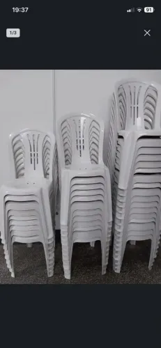 Vendo cadeiras 10  brancas usada