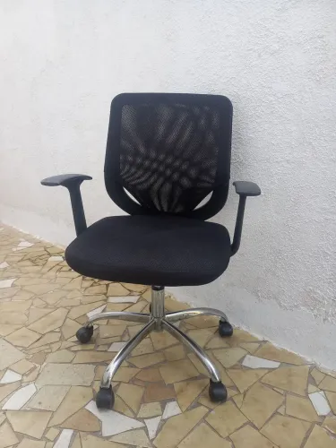 Cadeira de escritório executiva ergonômica.