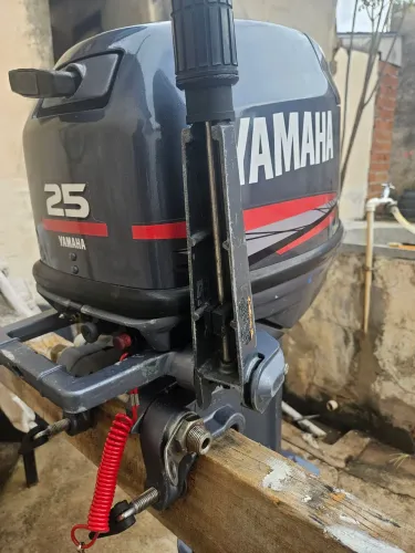 Motor popa Yamaha 25hp