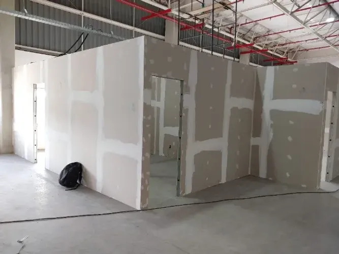 Drywall, divisórias de eucatex e forros removíveis 