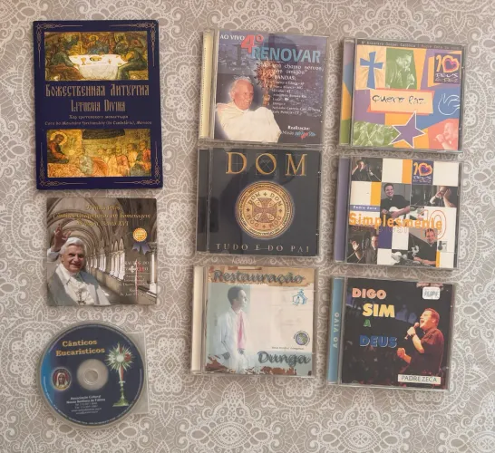 Coleção de CDs com músicas católicas e cantos gregoriano