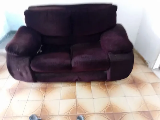 Sofá de veludo com 2 lugares marrom escuro 
