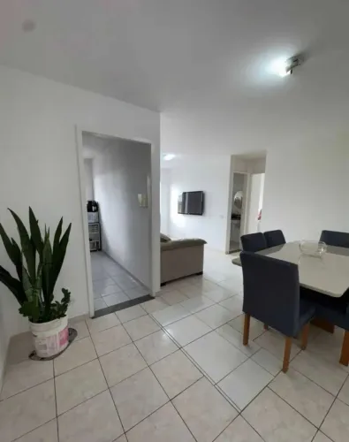 Ref. 458 (G) Vende-se Apt. na Av. Adelia Franco /Luzia. Uma localização de fácil acesso a 