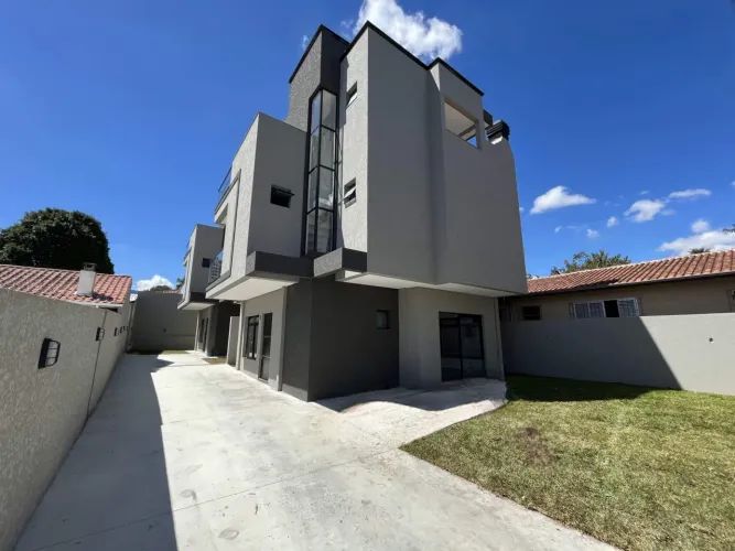 SOBRADO TRIPLEX NOVO EM CONDOMÍNIO - SEM GEMINAÇÃO - À VENDA NO NOVO MUNDO